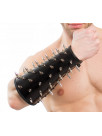 Gauntlet with spikes